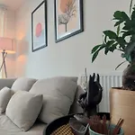 Modern Flat Close To Heathrow Airport & Central London