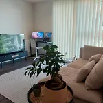 Modern Flat Close To Heathrow Airport & Central London