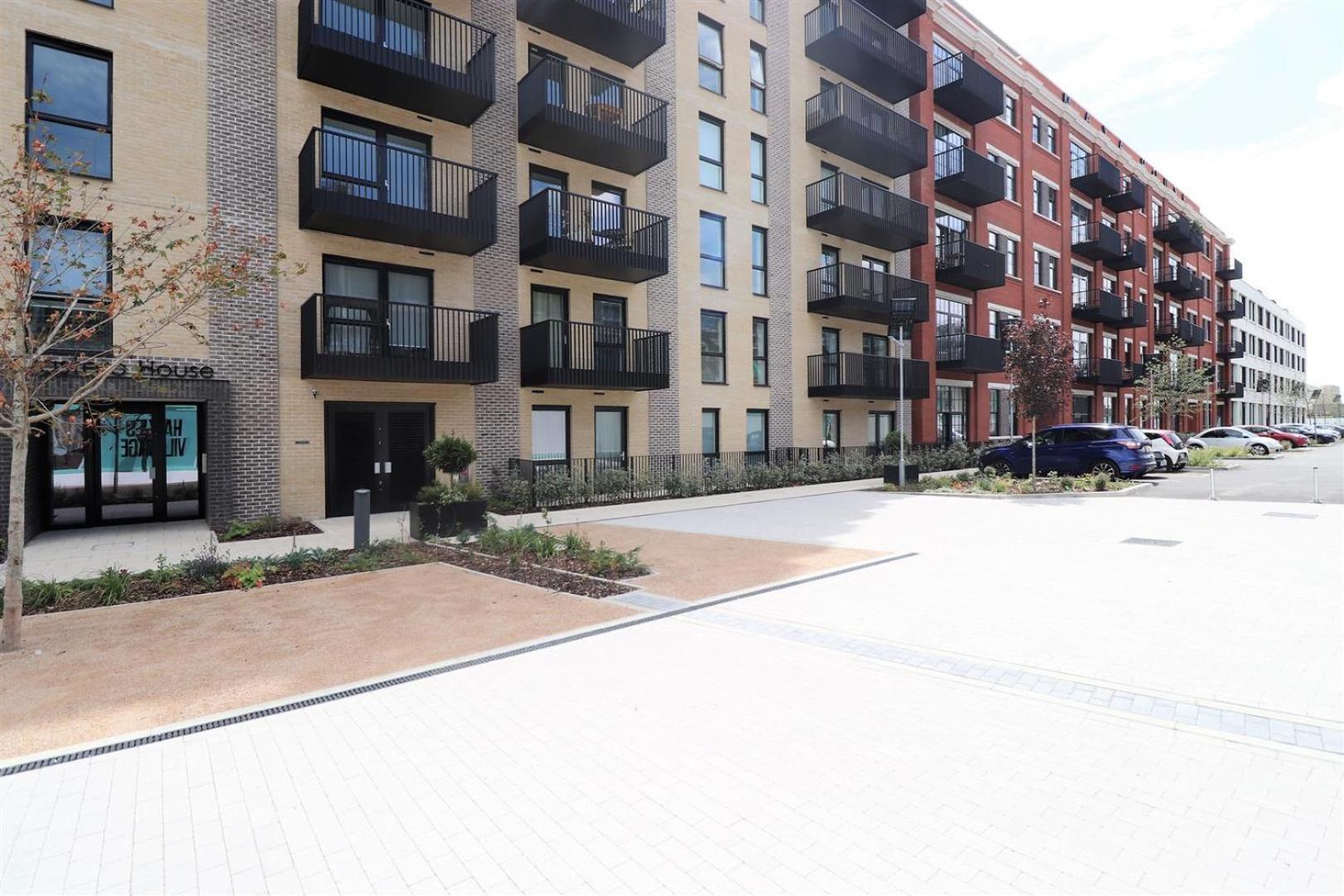 Modern Flat Close To Heathrow Airport & London Apartment *