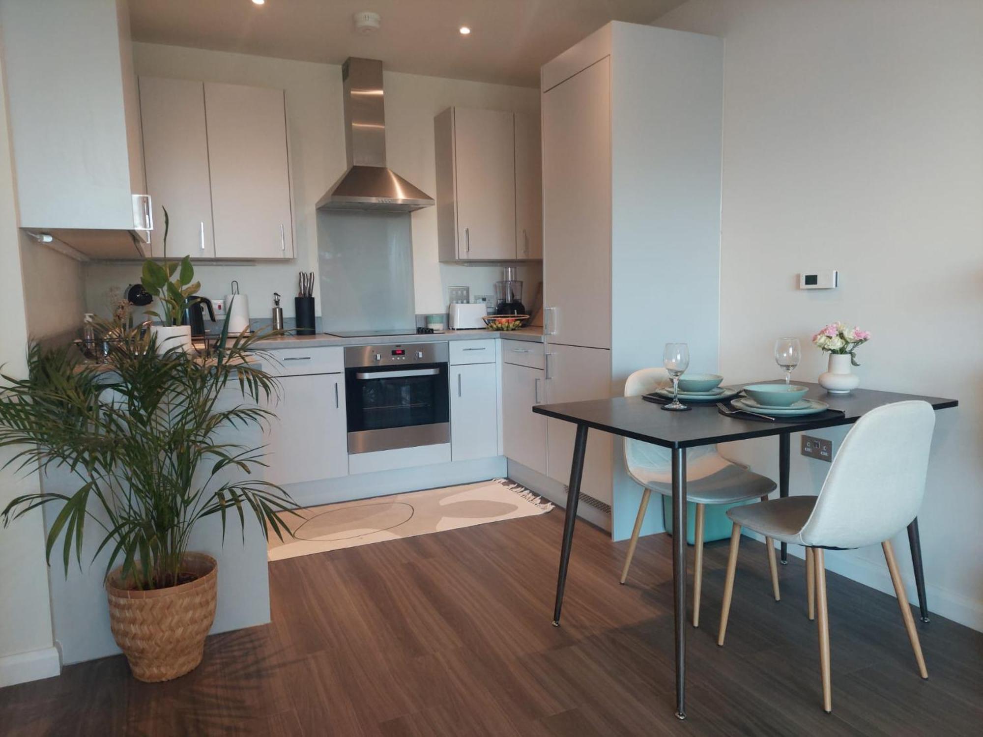 Modern Flat Close To Heathrow Airport & London * Hayes (Greater London)